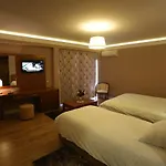 מלון Perla 4*
