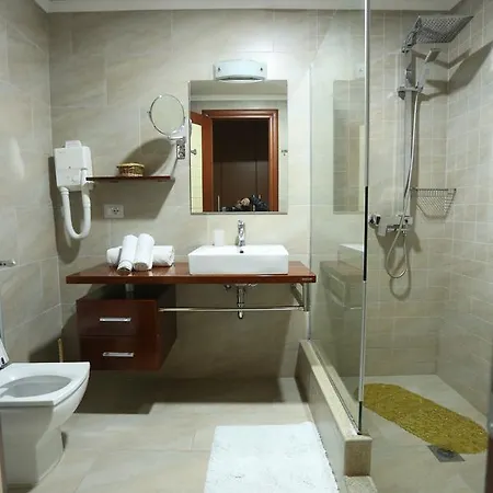 Perla 4*