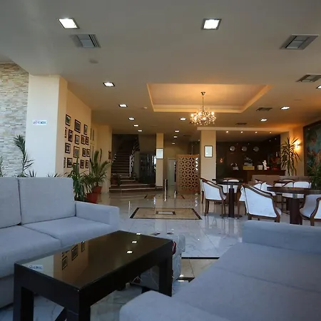 Ξενοδοχείο Perla 4*